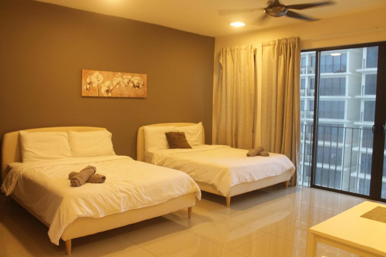 Vivian'S Studio Trefoil Setia Alam 莎阿南 外观 照片