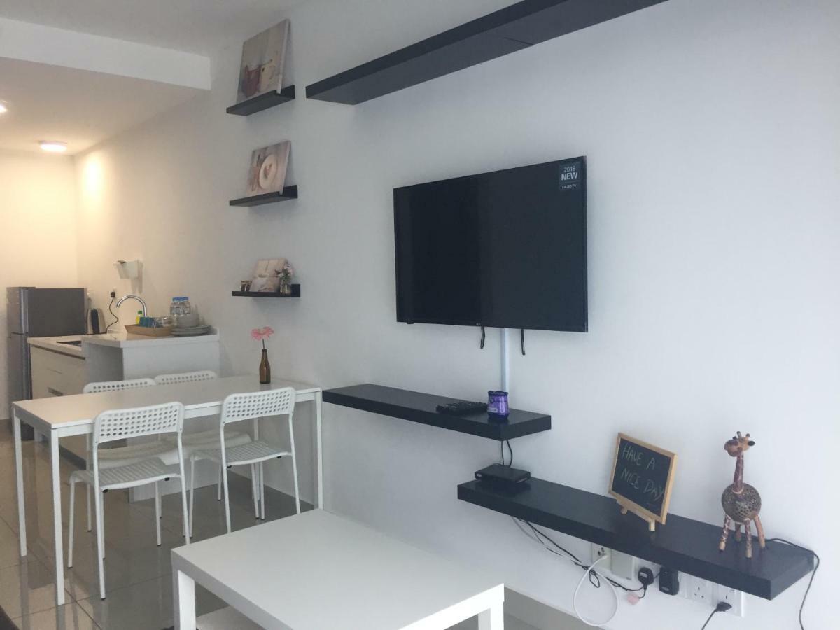 Vivian'S Studio Trefoil Setia Alam 莎阿南 外观 照片